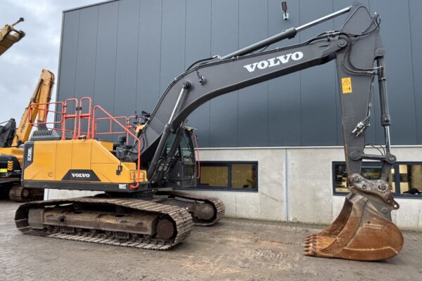 7 Volvo EC250EL