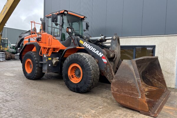 8 Doosan DL350-5