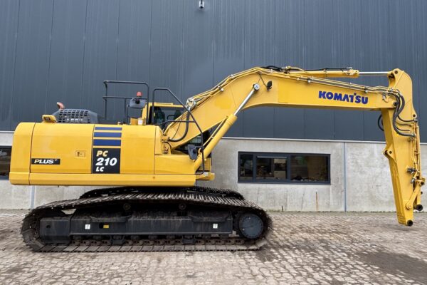 8 Komatsu PC210LC-10