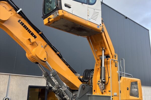 9 Liebherr LH22