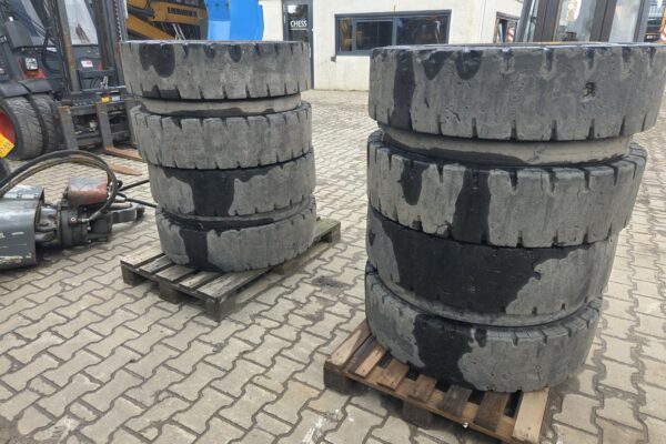Full rubber tyres (1)