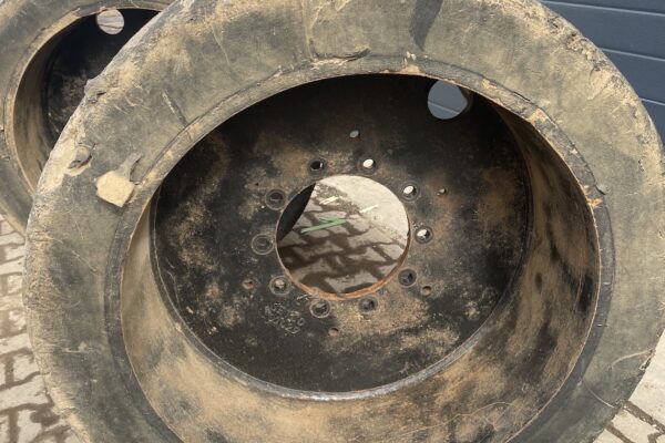 Full rubber wide tyres (2)