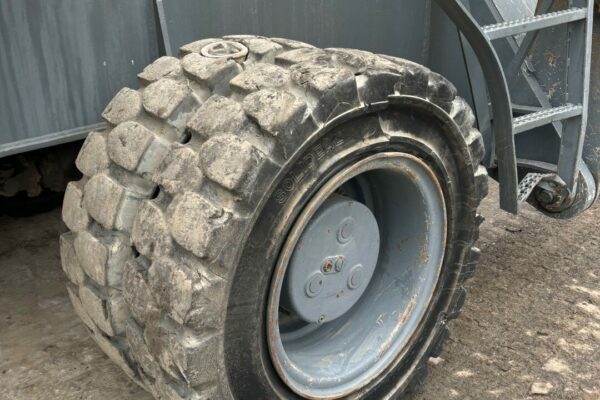 Tyres (4)